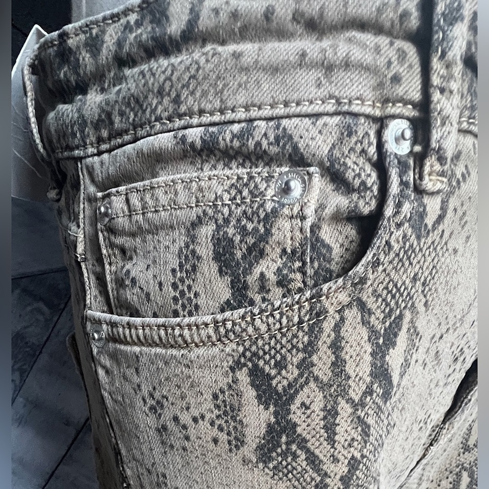 ZARA NET FADE OUT SNAKESKIN HIGH WAIST STREtCH JEANS.   SIZE 42=10 - Picture 5 of 9